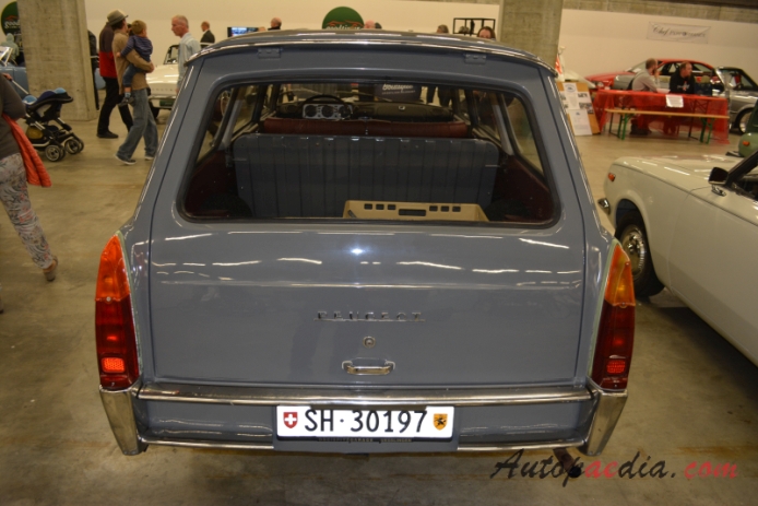 Peugeot 404 1960-1975 (1971 Peugeot 404 L Break kombi 5d), rear view