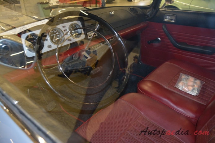Peugeot 404 1960-1975 (1971 Peugeot 404 L Break kombi 5d), interior