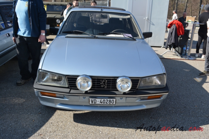 Peugeot 505 1979-1993 (1985 505 GTI sedan 4d), przód