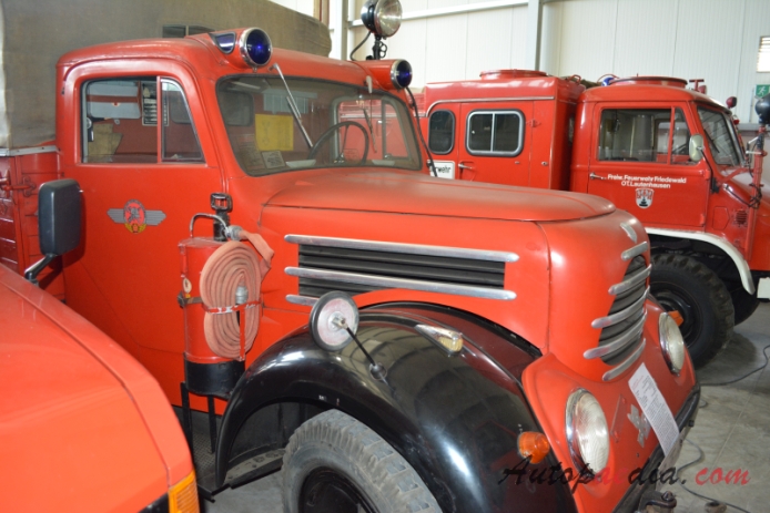 Phänomen Granit 30K (Robur Garant 30K) 1953-1961 (1960 LF-Lkw-TS 8-STA wóz strażacki), prawy przód