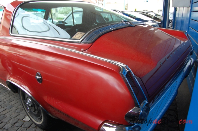 Plymouth Barracuda 1. generacja 1964-1966 (1965 V8 4482ccm fastback Coupé 2d), tył