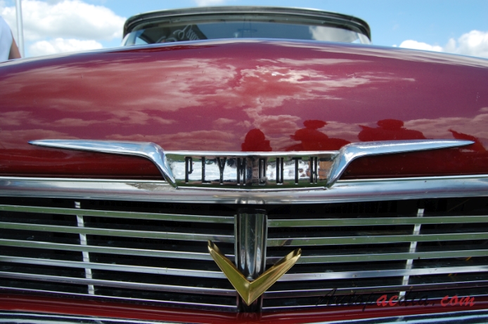 Plymouth Belvedere 3rd generation 1957-1959 (1958 sedan 4d), front emblem  