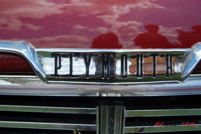 Plymouth Belvedere 3rd generation 1957-1959 (1958 sedan 4d), front emblem  