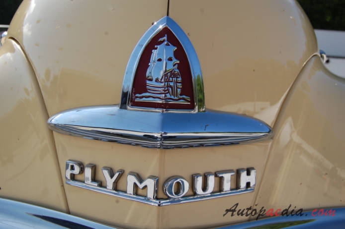 Plymouth Deluxe 1946-1950 (1946-1948 Special Deluxe cabriolet 2d), front emblem  