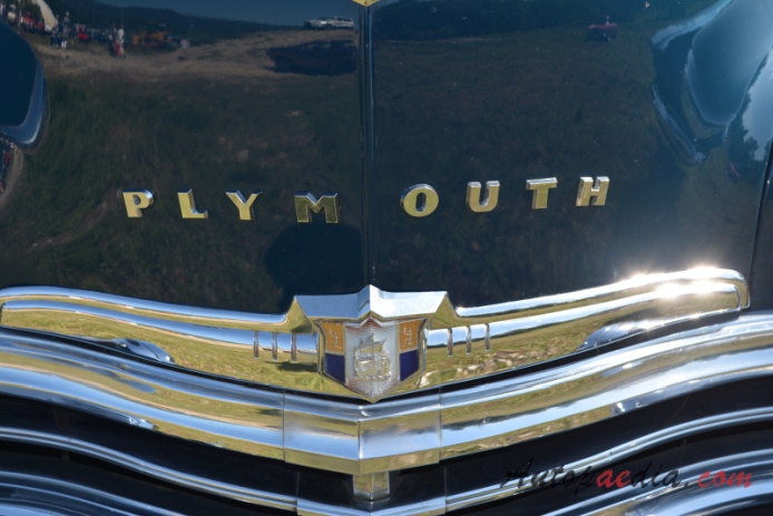 Plymouth Deluxe 1946-1950 (1948-1950 Special Deluxe cabriolet 2d), front emblem  