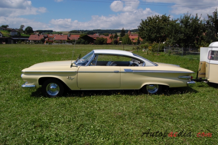 Plymouth Fury 2nd generation 1960-1961 (1961 2d Coupé), left side view