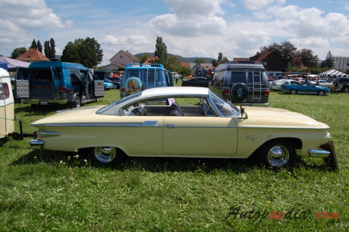 Plymouth Fury 2. generacja 1960-1961 (1961 2d Coupé), prawy bok