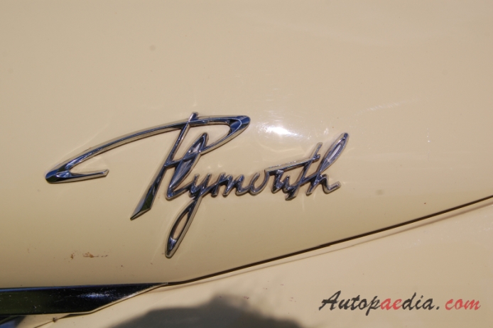 Plymouth Fury 2nd generation 1960-1961 (1961 2d Coupé), front emblem  