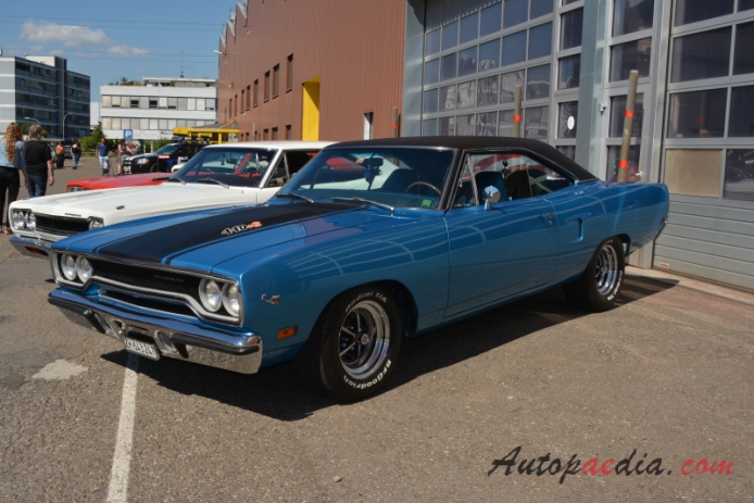 Plymouth Road Runner 1st generation 1968-1970 (1970 Plymouth Road Runner 440 Six Pack hardtop 2d), left front view
