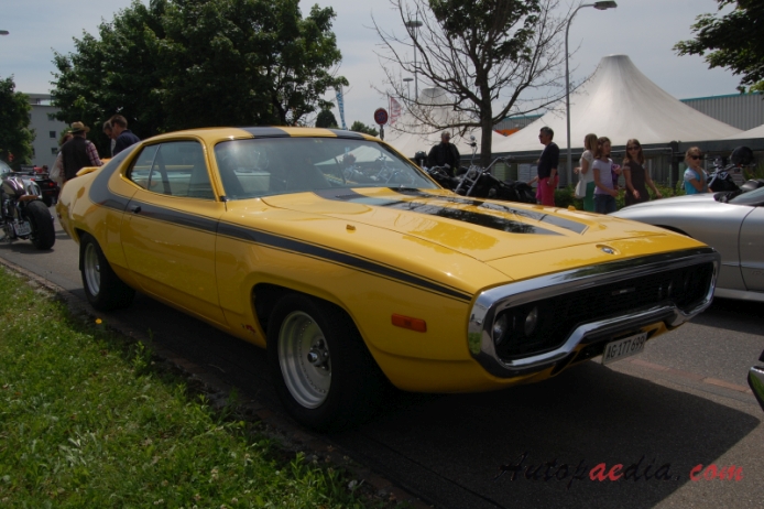 Plymouth Satellite 3rd generation 1971-1974 (1972 hardtop 2d), right front view
