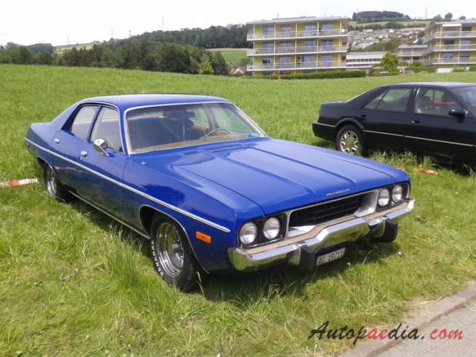 Plymouth Satellite 3rd generation 1971-1974 (1973 sedan 4d), right front view
