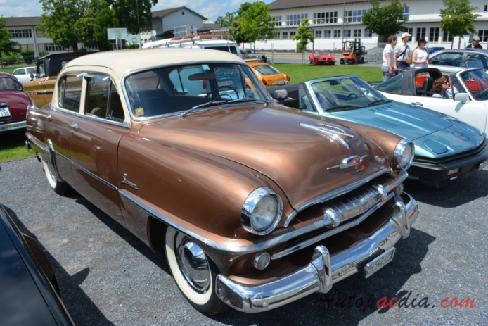Plymouth Savoy 1. generacja 1955-1956 (1954 sedan 4d), prawy przód