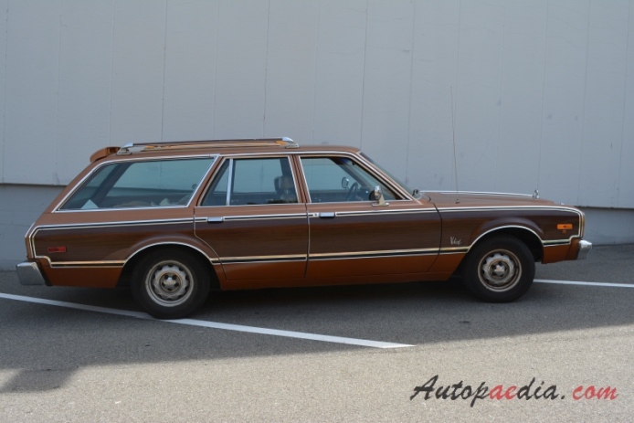 Plymouth Volare 1976-1980 (1978-1979 Premier Station Wagon 5d), right side view