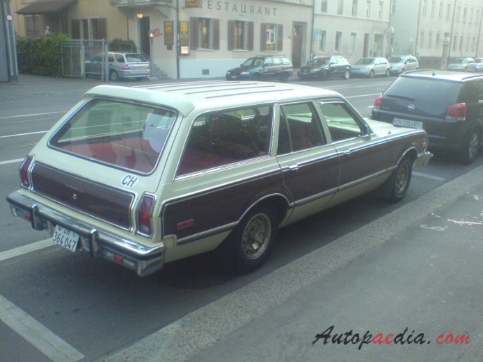 Plymouth Volare 1976-1980 (1978-1979 Premier Station Wagon 5d), right rear view
