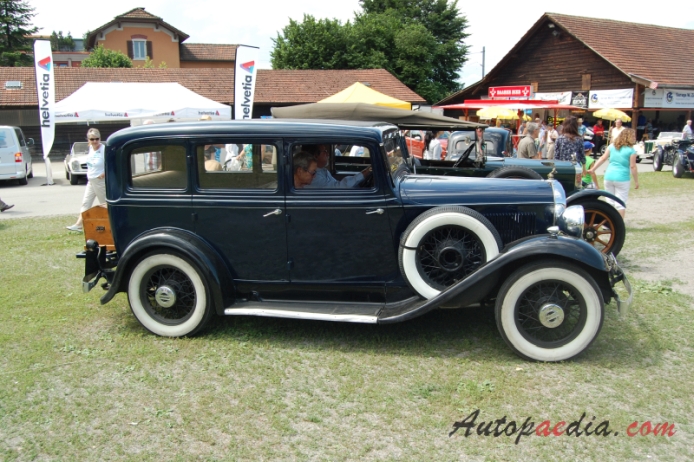 Plymouth 1932 (saloon 4d), right side view