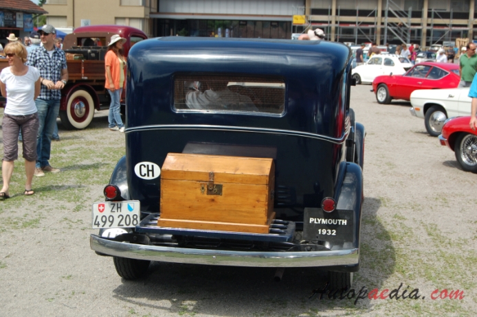 Plymouth 1932 (saloon 4d), rear view