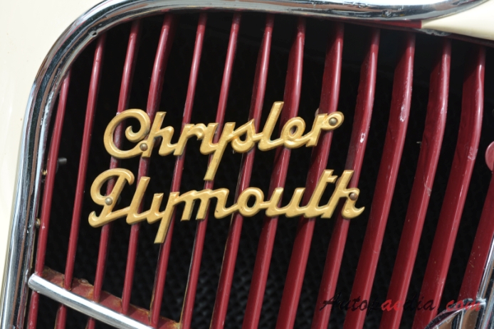 Plymouth 1935 (Chrysler Plymouth Karosserie Tüscher convertible 4d), front emblem  
