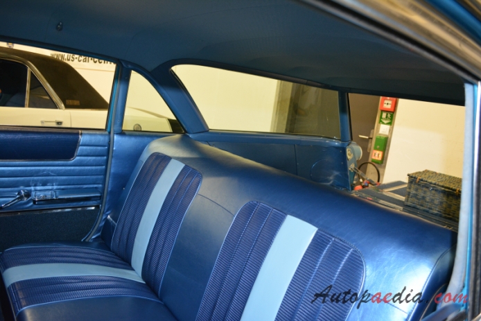 Pontiac Bonneville 2. generacja 1959-1960 (1960 Pontiac Bonneville Safari station wagon 5d), wnętrze
