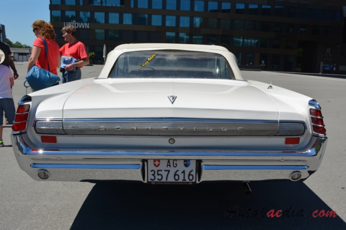 Pontiac Bonneville 3rd generation 1961-1964 (1963 convertible 2d), rear view