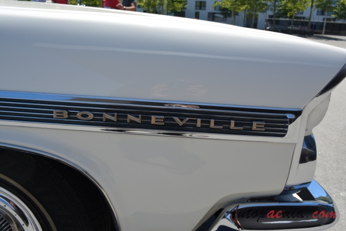 Pontiac Bonneville 3rd generation 1961-1964 (1963 convertible 2d), side emblem 