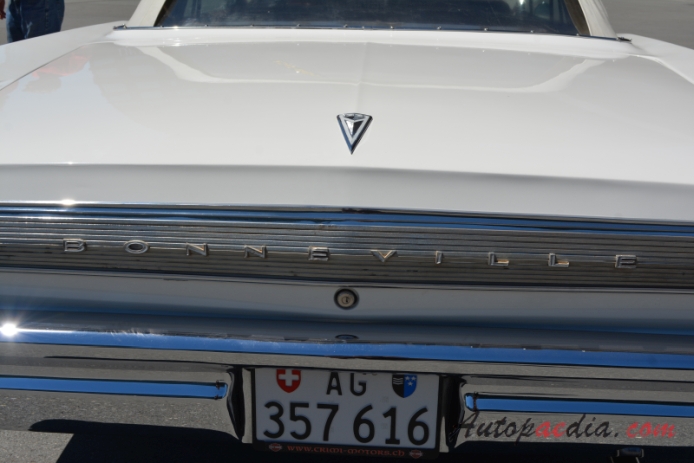 Pontiac Bonneville 3rd generation 1961-1964 (1963 convertible 2d), rear emblem  
