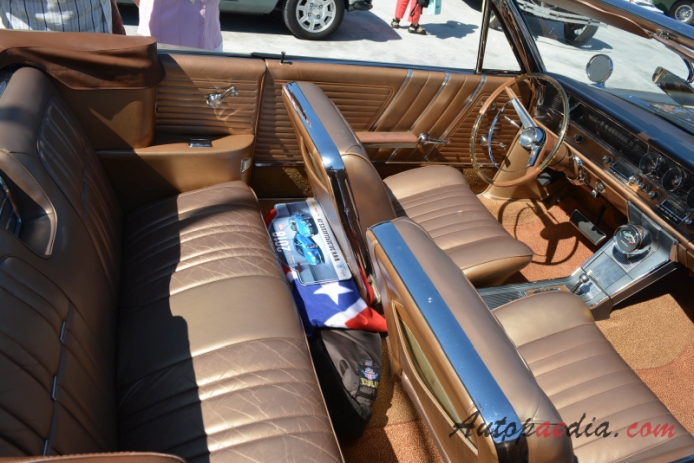 Pontiac Bonneville 3. generacja 1961-1964 (1964 convertible 2d), wnętrze