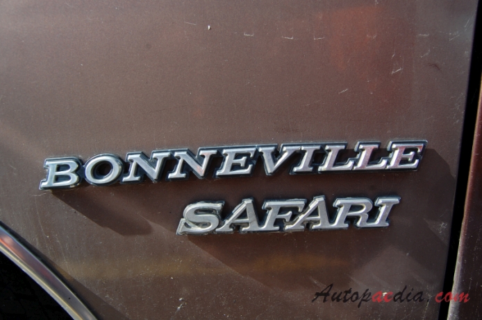 Pontiac Bonneville 5. generacja 1977-1981 (1981 Safari Station Wagon 5d), emblemat bok 