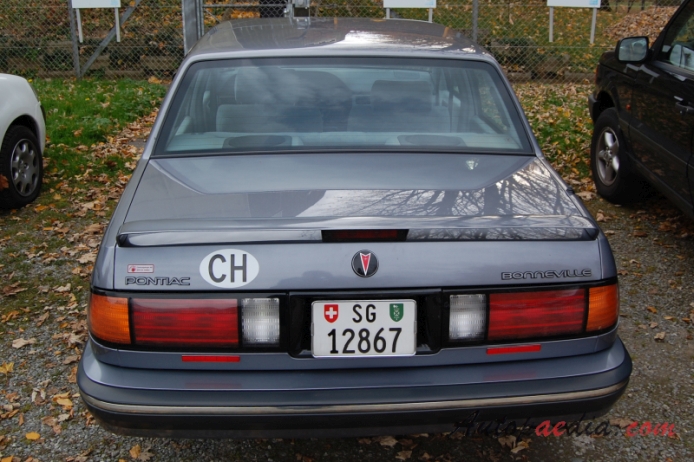 Pontiac Bonneville 7. generacja 1987-1991, tył