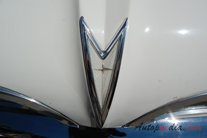 Pontiac Catalina 2nd generation 1959-1960 (1959 convertible 2d), front emblem  