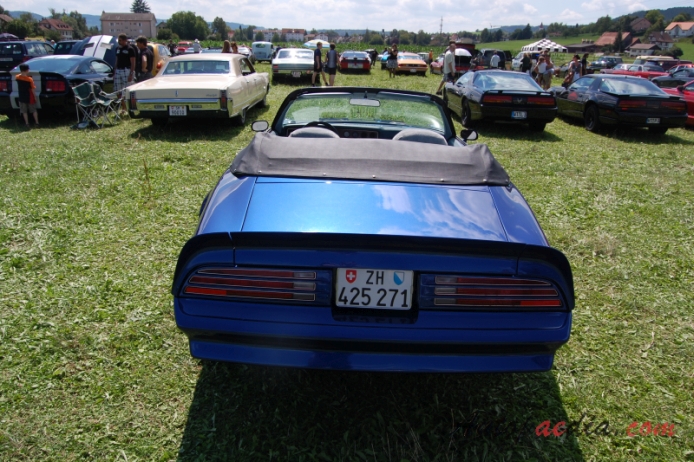 Pontiac Firebird 2. generacja 1970-1981 (1977 6600ccm cabriolet 2d), tył