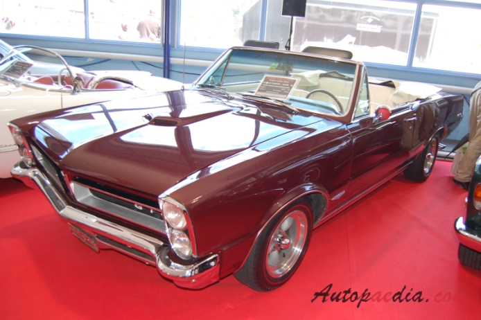 Pontiac GTO 1. generacja 1964-1967 (1965 Tempest GTO convertible 2d), lewy przód