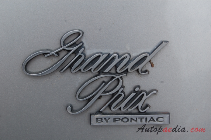 Pontiac Grand Prix 3. generacja 1972-1977 (1974 Coupé 2d), emblemat tył 