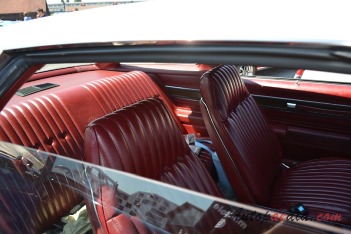 Pontiac LeMans 4. generacja 1973-1977 (1974 Luxury LeMans Coupé 2d), wnętrze