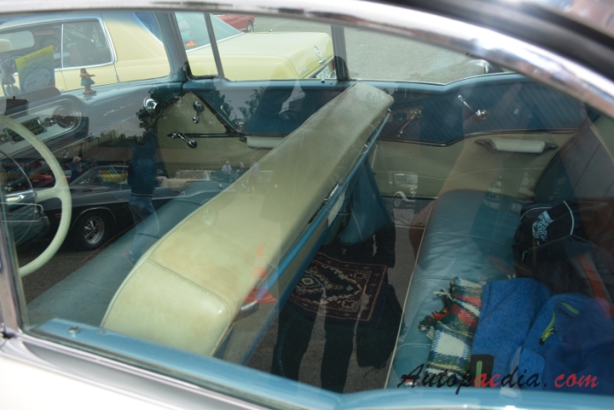 Pontiac Star Chief 2. generacja 1955-1957 (1957 hardtop 4d), wnętrze