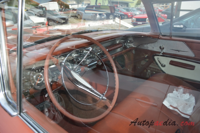 Pontiac Star Chief 3. generacja 1958 (hardtop 4d), wnętrze