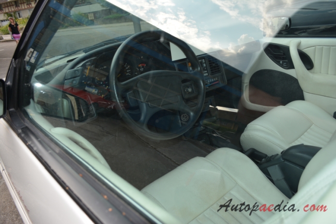 Pontiac Sunbird 3. generacja 1988-1994 (1992 convertible 2d), wnętrze
