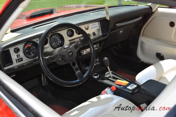 Pontiac Trans Am 2nd generation 1970-1981 (1975 6.6L V8 Trans Am Coupé 2d), interior