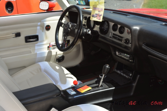 Pontiac Trans Am 2. generacja 1970-1981 (1975 6.6L V8 Trans Am Coupé 2d), wnętrze