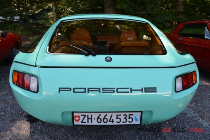 Porsche 928 1977-1995 (1977-1982), rear view