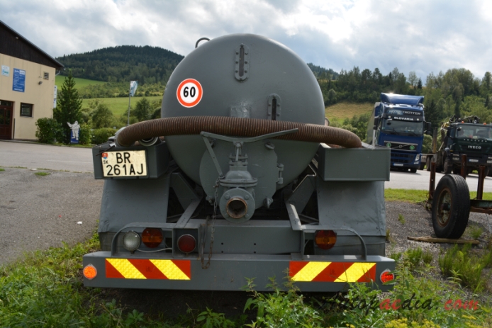 Praga V3S 1953-1985 (cistern), rear view