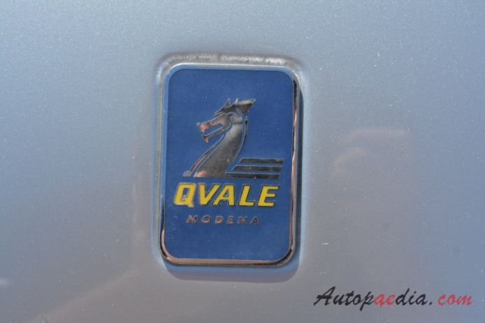 Qvale Mangusta 2000-2002 (Coupé/targa/cabriolet 2d), front emblem  