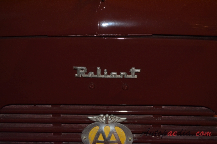Reliant Regal 1953-1973 (1954 Reliant Regal MK II cabriolet 2d), front emblem  
