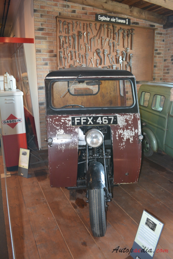 Reliant Regent 1950-1956 (1950 three-wheeler), front view