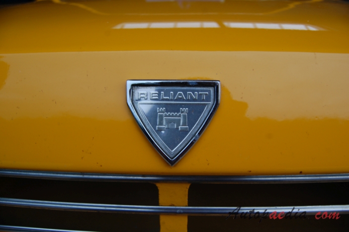 Reliant Robin 1973-1981 (1975-1981 Reliant Robin 850ccm estate 3d), emblemat przód 