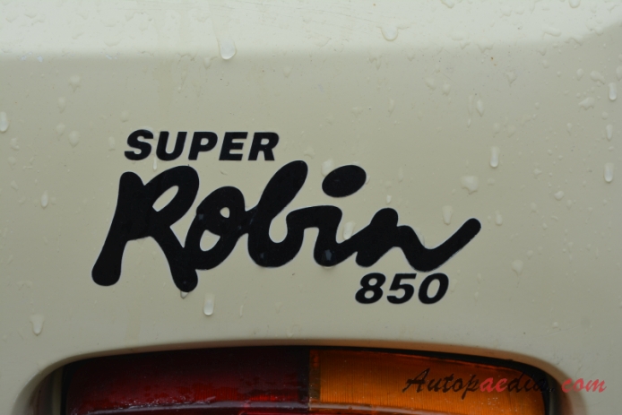 Reliant Robin 1973-1981 (1975-1981 Reliant Robin Super 850ccm hatchback 3d), rear emblem  