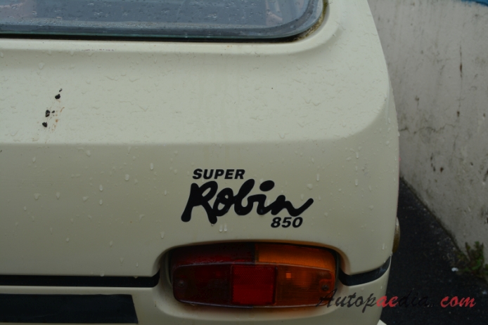 Reliant Robin 1973-1981 (1975-1981 Reliant Robin Super 850ccm hatchback 3d), rear emblem  