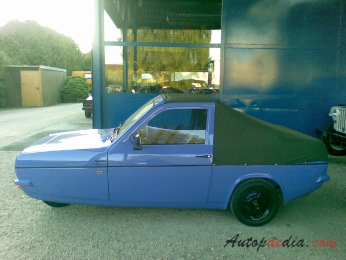 Reliant Robin 1973-1981 (1975 Cabriolet 2d), lewy bok