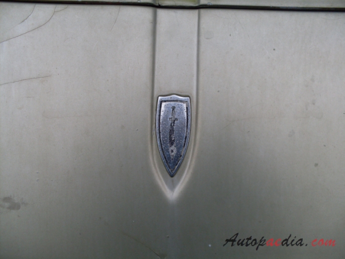 Reliant Scimitar 1964-1985 (1975-1985 GTE SE6 Grand Touring Estate), front emblem  