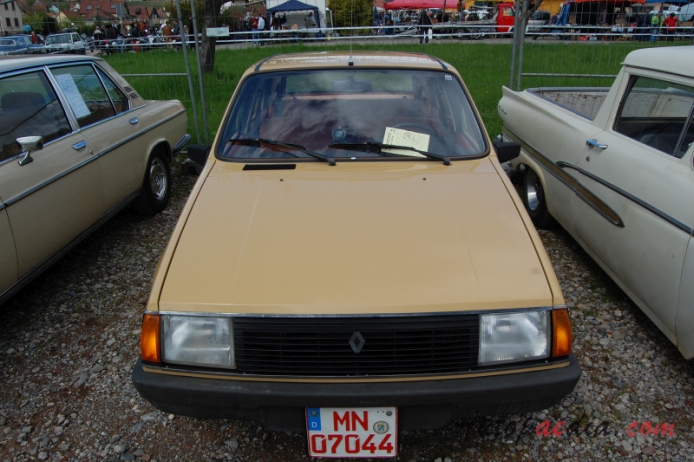 Renault 14 1976-1983 (1979-1983 GTL hatchback 5d), przód