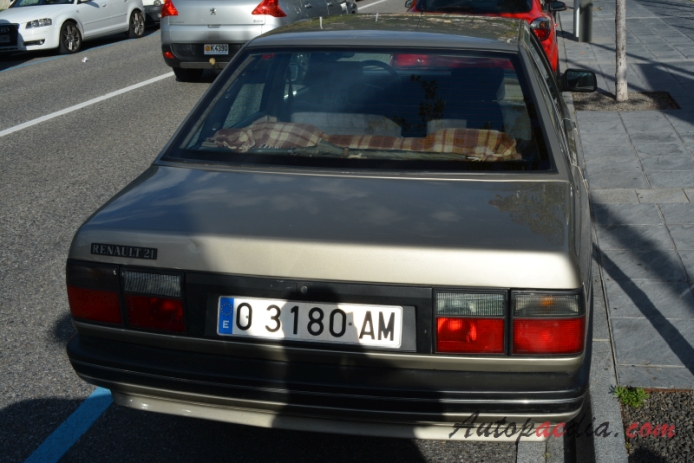 Renault 21 1986-1994 (1986-1989 sedan 4d), rear view